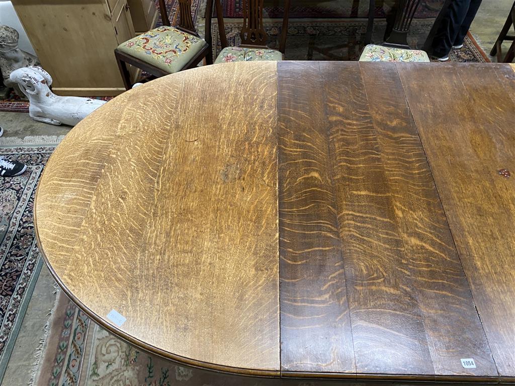 A late Victorian oak extending dining table with two leaves, 270cm extended, width 138cm, height 76cm